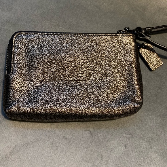 Coach metallic leather double L zip wristlet - Picture 4 of 7
